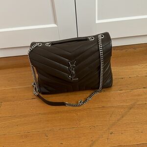 Saint Laurent Loulou Medium YSL Shoulder Bag in Quilted Leather. Dark green.